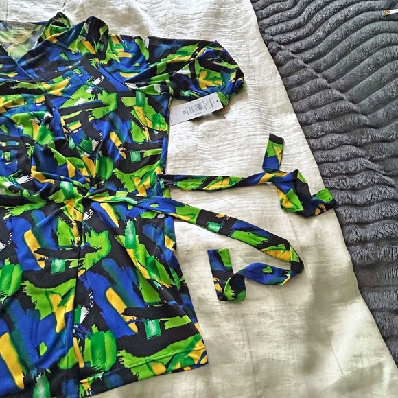 TUNIC, STRETCH, BLUE/YELLOW/GREEN, SIZE 3X, VEE NECK, WAIST TIES FOR BOW, - Picture 7 of 13